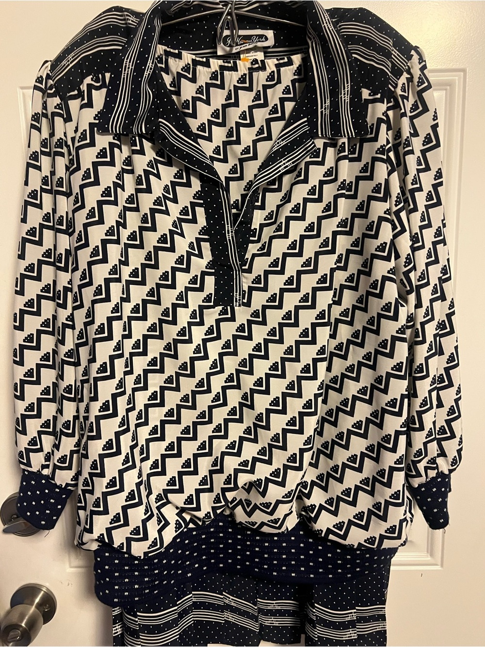 Vintage navy and  White Geometric V-Neck Pullover Tunic and skirt set!